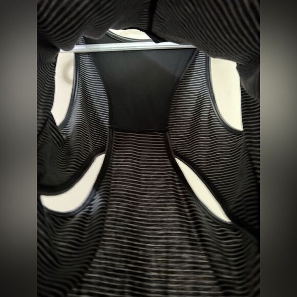 Lululemon Circuit Crusher Tank in Evolution Stripe Black Heathered Dark Cast - Picture 10 of 10
